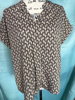 Beige and Black Geometric  Patterned Short-Sleeve Blouse 90’s Inspired Sz L